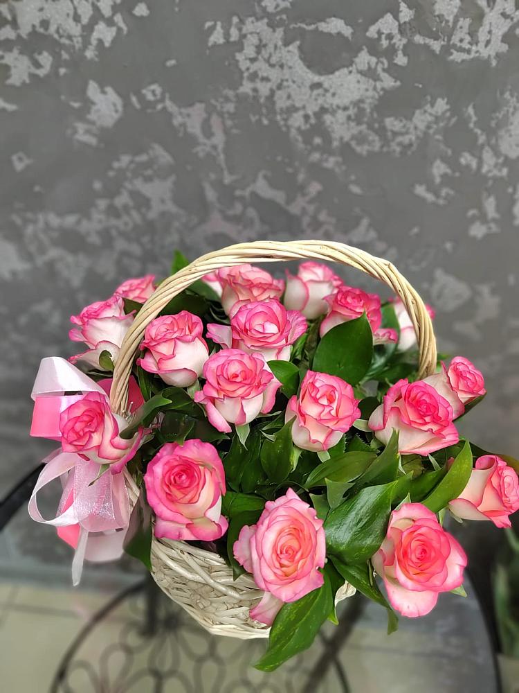Цветочная композиция из Розы в корзине в Обнинске