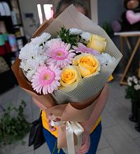 Букет цветов из:  Герберы, Розы и Хризантемы в Обнинске