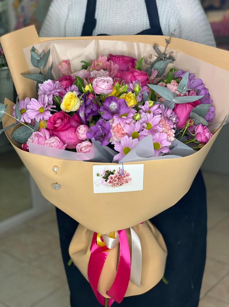 Букет цветов из: Хризантемы, Гвоздики и Альстромерии в Обнинске