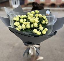 Букет Белые кустовые розы Солинеро в Обнинске