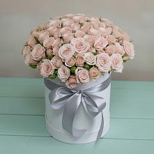 Цветочная композиция из Розы в шляпной коробке в Обнинске