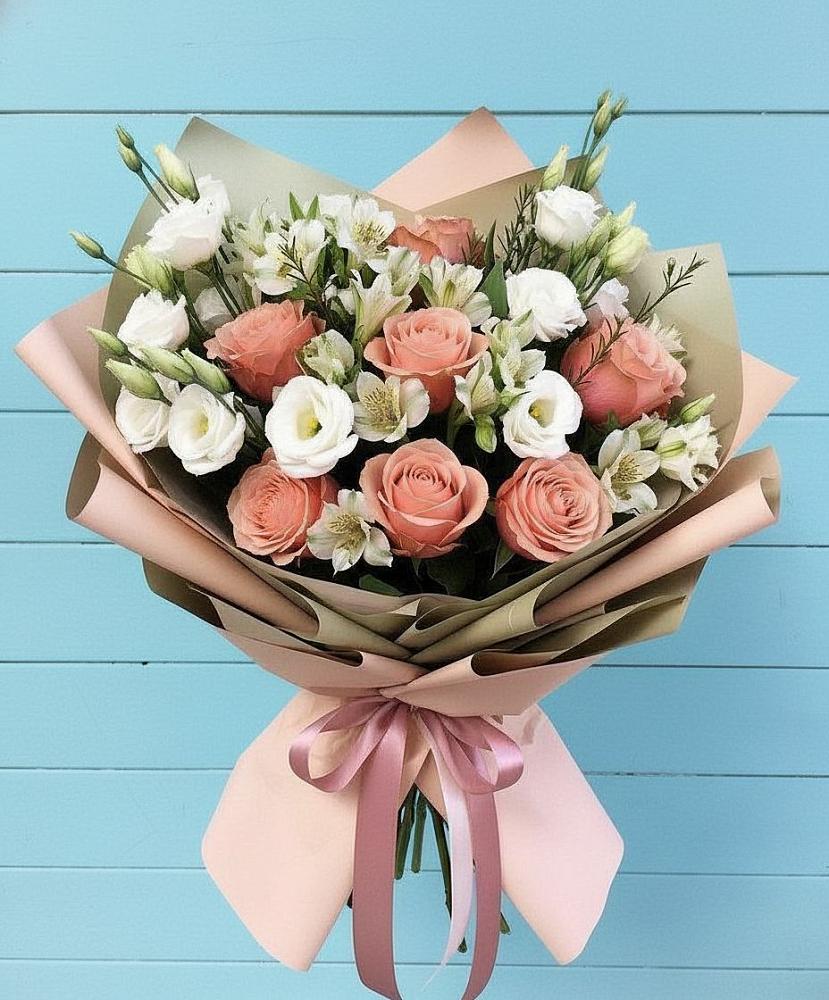 Букет цветов из: Розы, Альстромерии и Лизиантусы в Обнинске