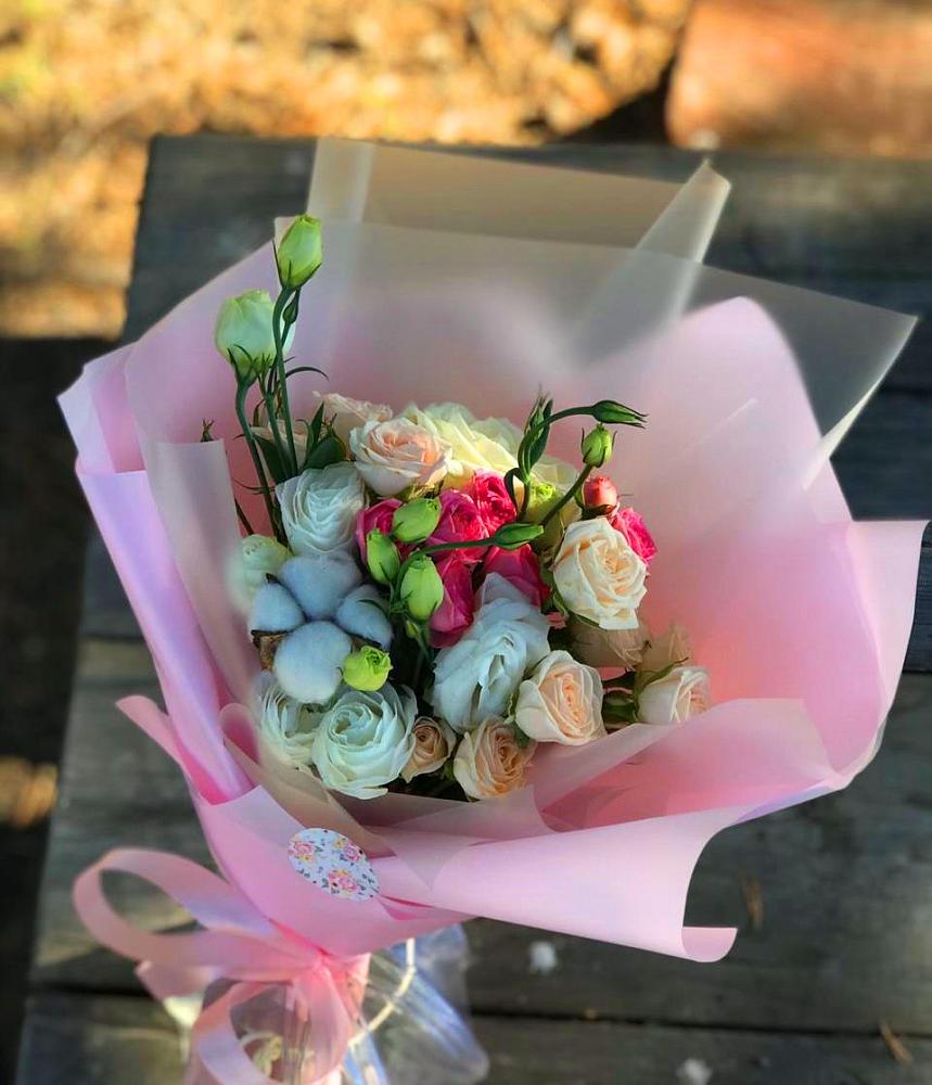 Букет цветов из: Розы и Лизиантусы в Обнинске