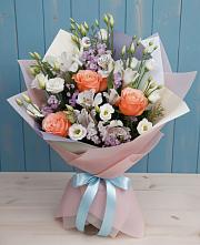 Букет цветов из:  Лизиантусы, Розы, Альстромерии и Гипсофила в Обнинске
