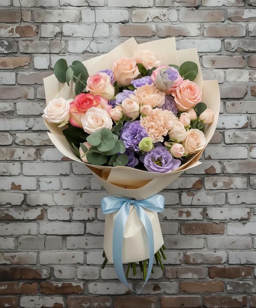 Букет цветов из: Розы, Лизиантусы и Гвоздики в Обнинске