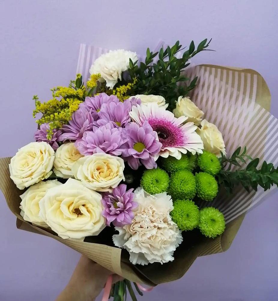 Букет цветов из: Хризантемы, Розы, Гвоздики и Герберы в Обнинске