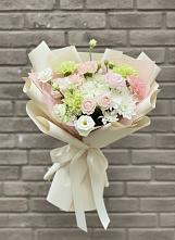 Букет цветов из:  Гвоздики, Розы, Лизиантусы и Хризантемы в Обнинске
