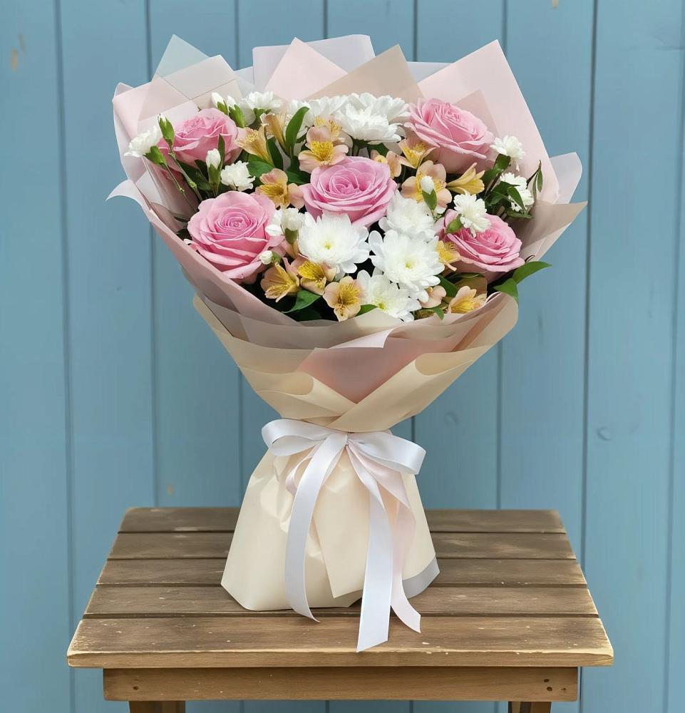 Букет цветов из: Гвоздики, Орхидеи и Розы в Обнинске