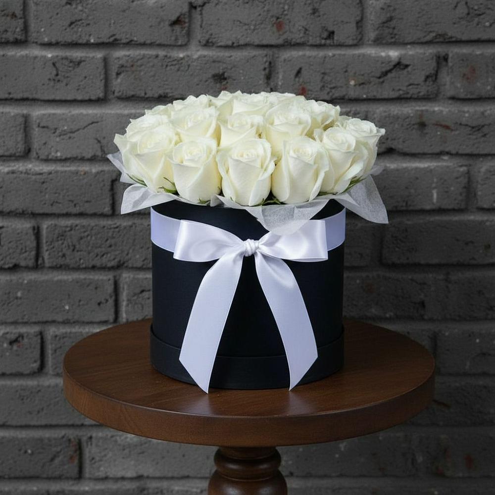 Цветочная композиция из Розы в шляпной коробке в Обнинске