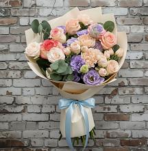 Букет цветов из:  Розы, Лизиантусы и Гвоздики в Обнинске