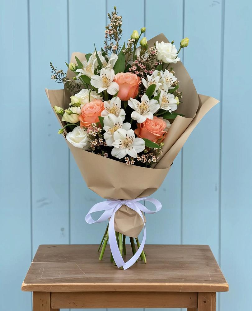 Букет цветов из: Альстромерии, Лизиантусы, Розы и Хризантемы в Обнинске