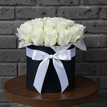 Цветочная композиция из Розы в шляпной коробке в Обнинске