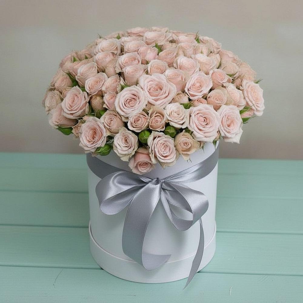 Цветочная композиция из Розы в шляпной коробке в Обнинске